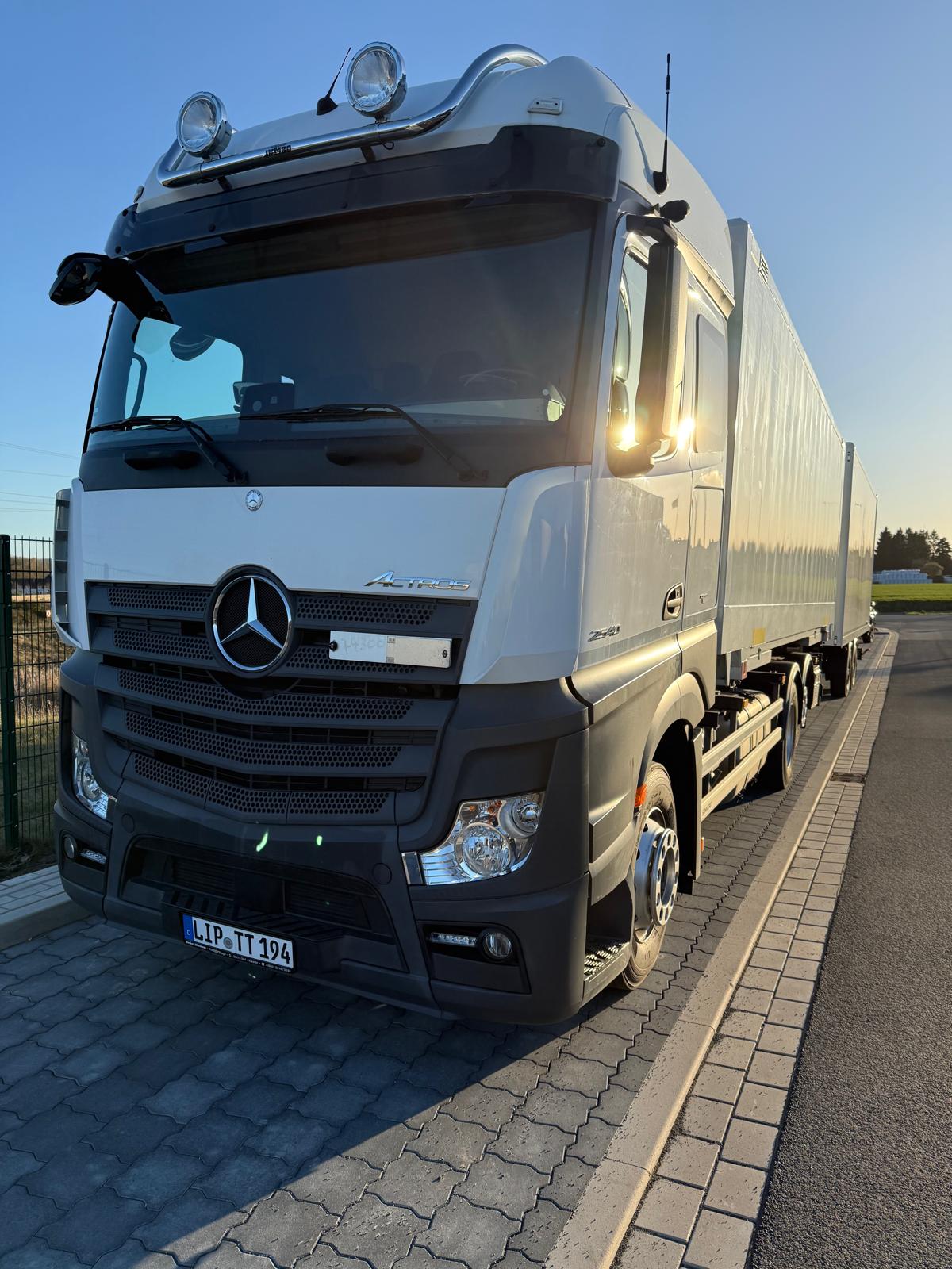 Lkw Mercedes-Benz Actros der Fahrschule Tobias Tuschinsky